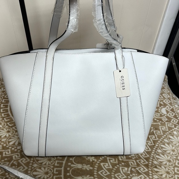 Guess White Naya TravelBag Set - Picture 5 of 15